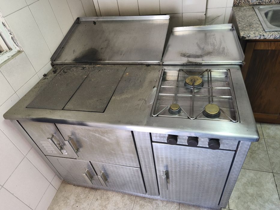 Fogão todo em inox, lenha e gás