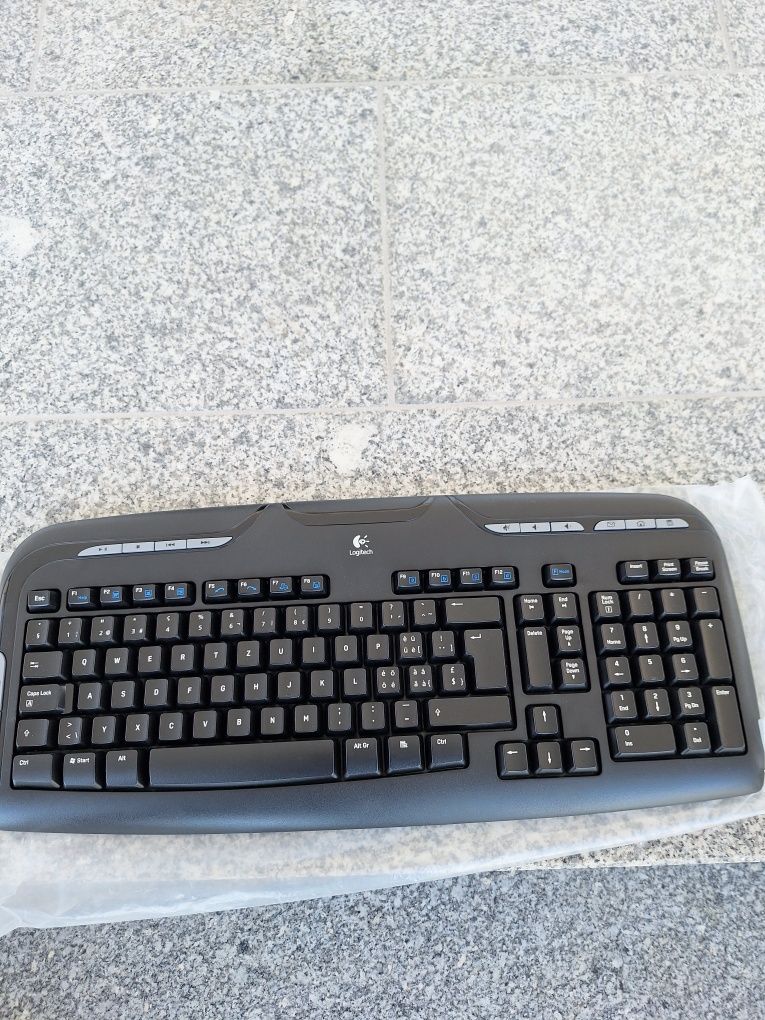 Teclado Logiteck novo