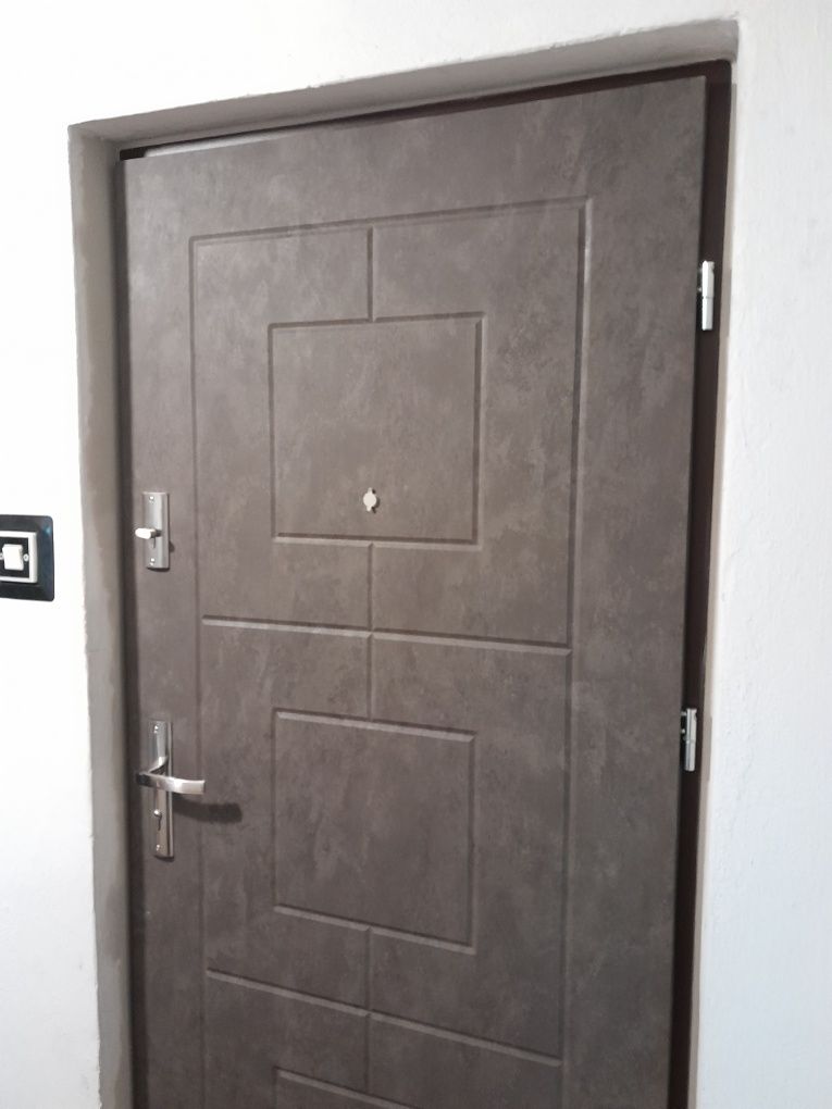 Montaż drzwi drewniane metalowe Akustyczne od Ręki Producent