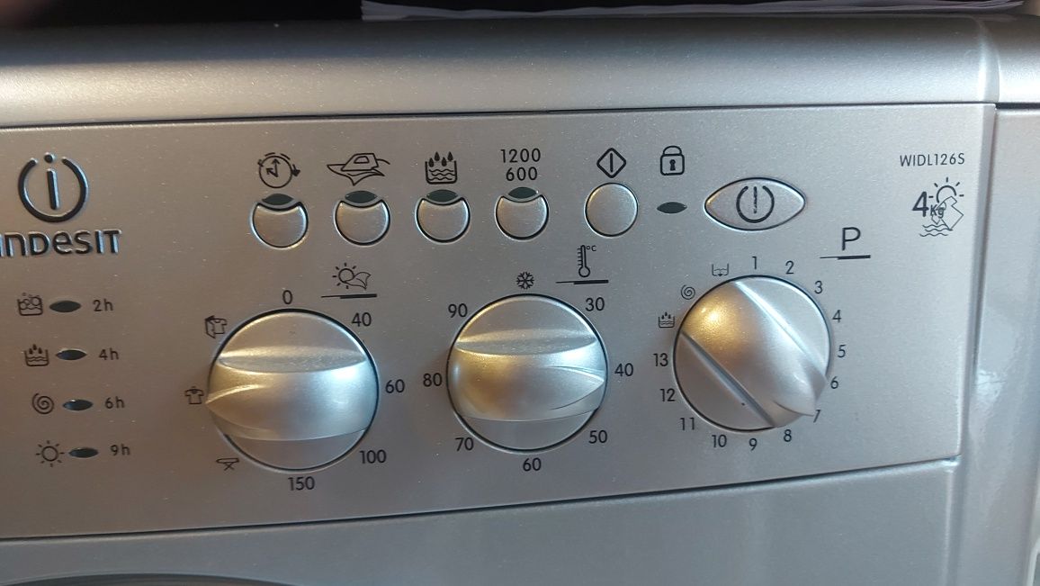 Máquina de lavar e secar roupa Indesit