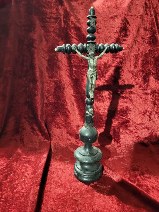 Stara pasyjka drewniany krzyż