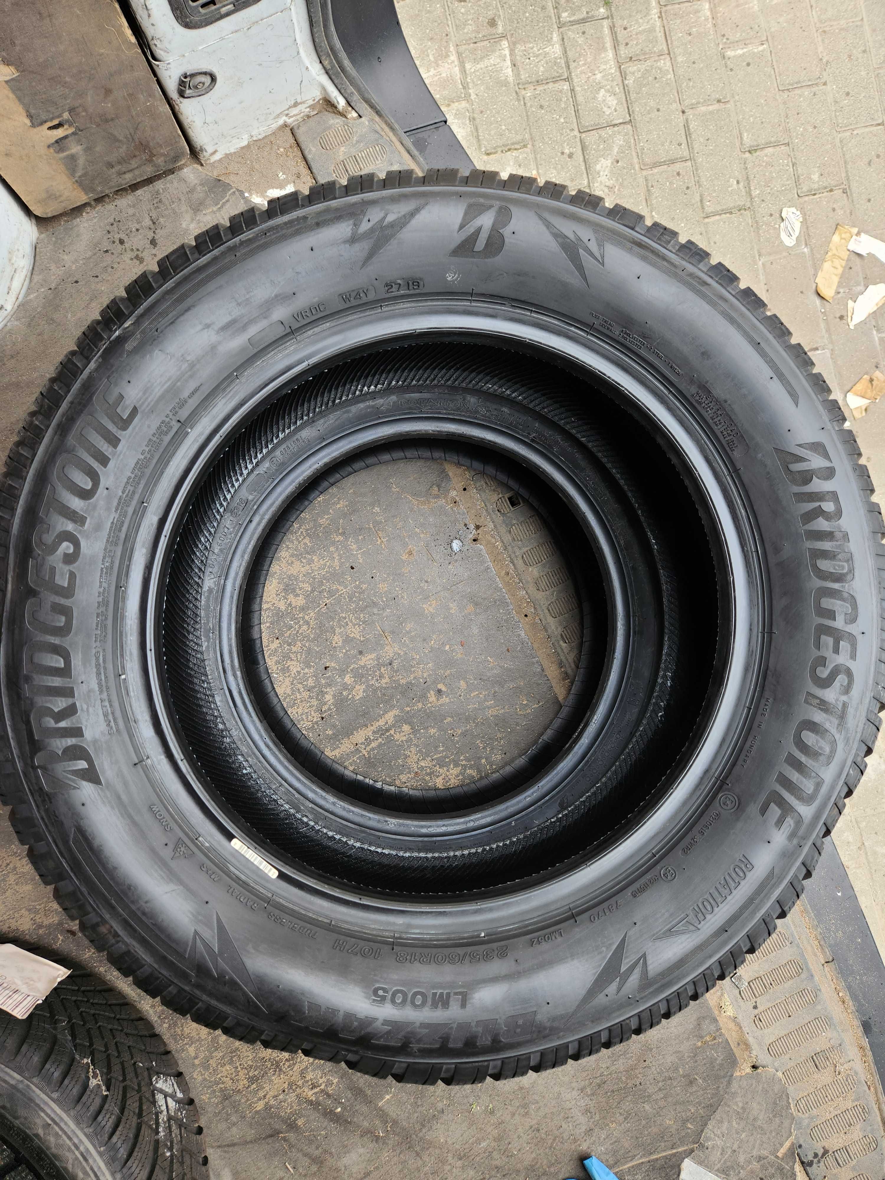 1208. BRIDGESTONE BLIZZAK LM005 235/60/18 opona pojedyncza
