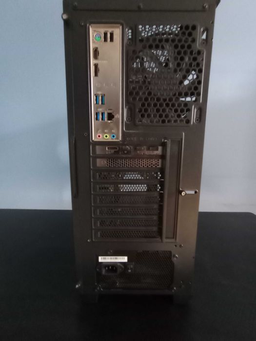 Komputer gamingowy - AMD RX 6600-Intel Core i3-10100F