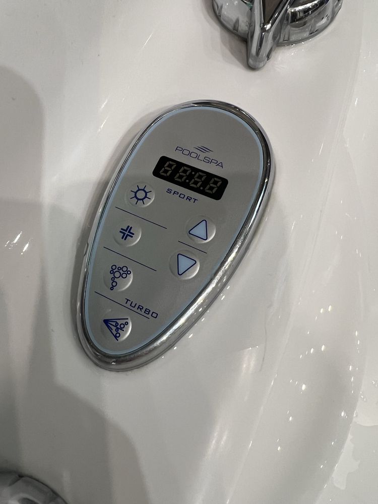 PILNE! Wanna z hydromasażem Poolspa Sport – narożna, ok. 140x140 cm
