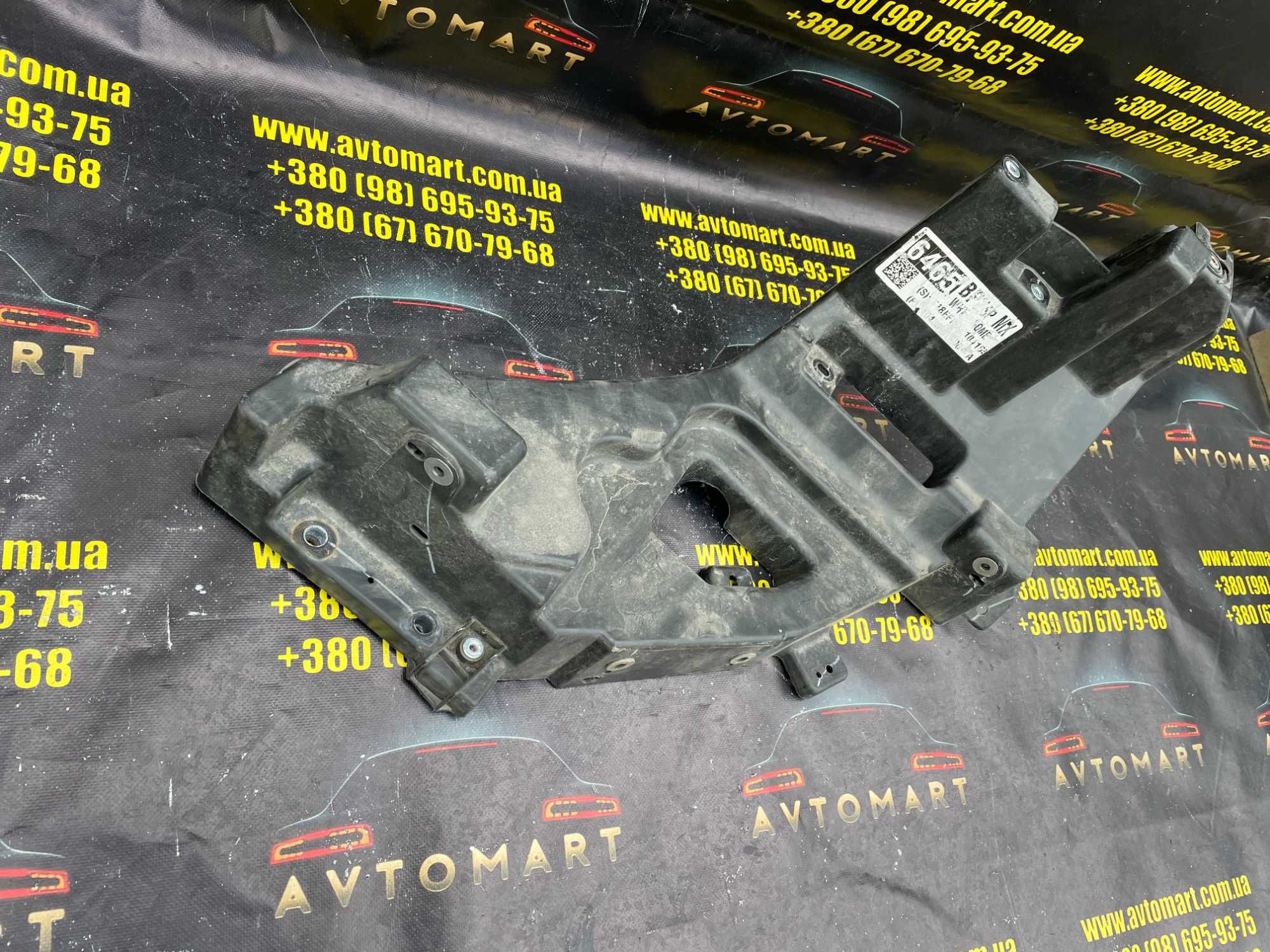 Кронштейн фары левый шахта Tesla mx 1043357-00-F Кронштейн фари