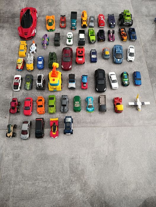 Auta hot wheels i inne 55 sztuk