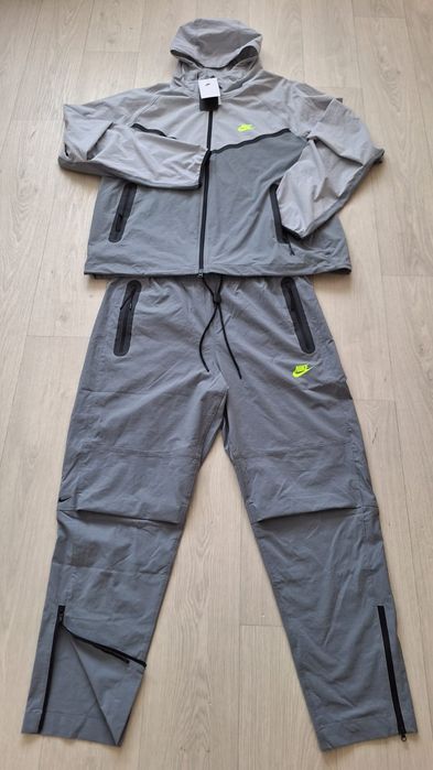 Костюм Nike Tech HV6514 065 размер L.