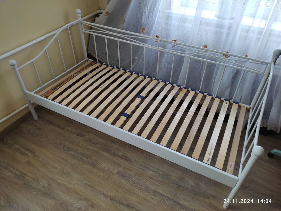 Ліжко біле металеве односпальне 90×200