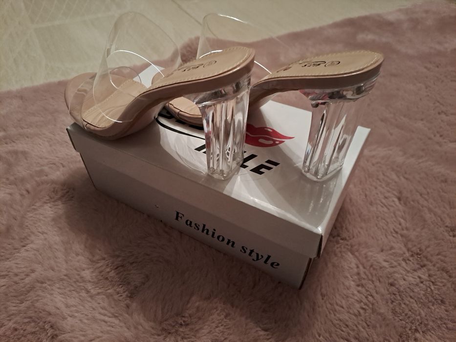 Klapki transparentne na obcasie rozm 39