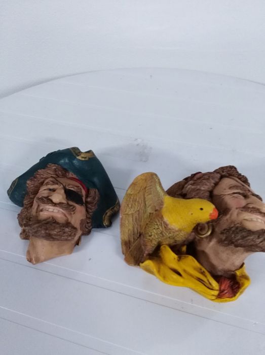 2 Rostos decorativos de colecção
