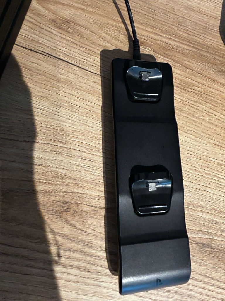 PlayStation 4 pro plus dodatki