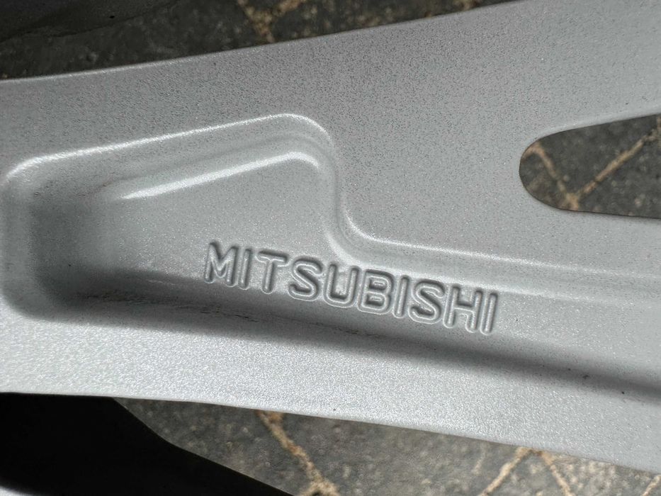 Lato R18 Mitsubishi Outlander,ASX,Eclipse Cross,IX35,Tucson,Sportage,