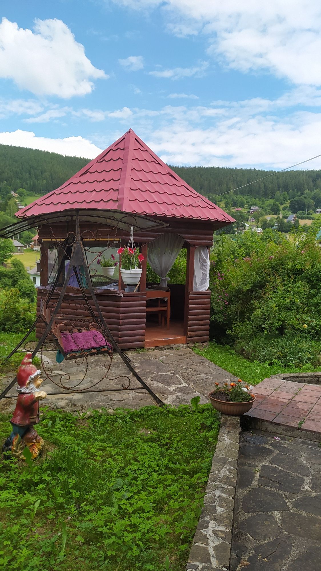 Котедж і окремі номери в Карпатах.Яремче.Сауна з басейном.