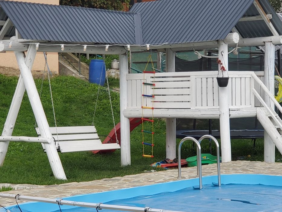 Котедж з чаном "Навпроти Маковиці" та окремі номери.