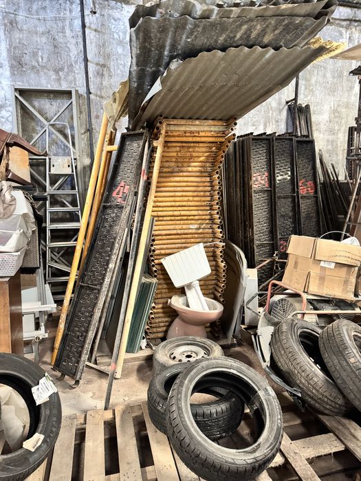 Lote de andaimes em excelente estado
