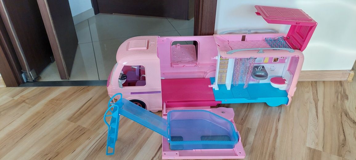 Kamper Barbie Dream z basenem