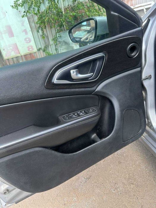 крайслер  200 с 2014р