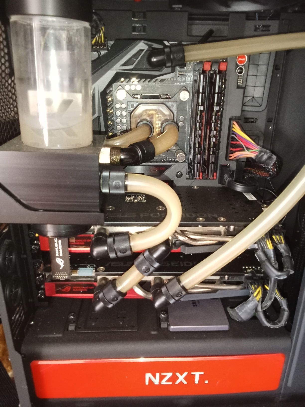 PCGAMER torre ASUS republic of gamers