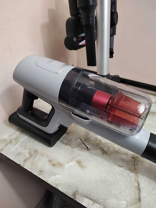 Odkurzacz pionowy AEG Animal 8000