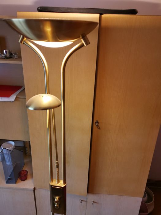 Sprzedam  lampę stojącą.