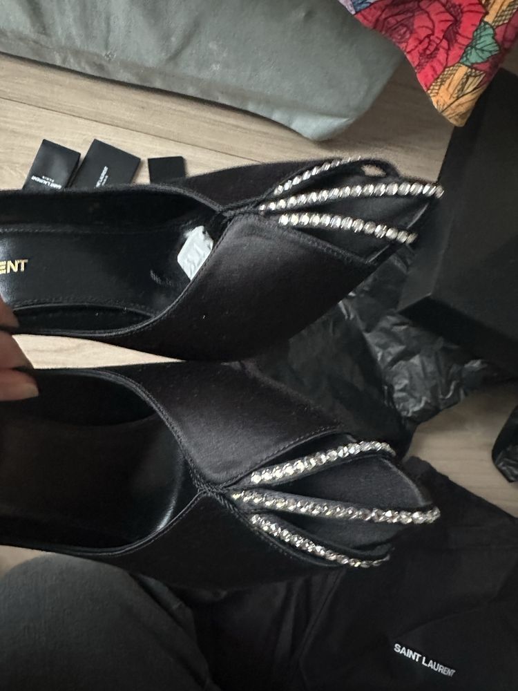 Szpilki Saint Laurent YSL czrane satyna