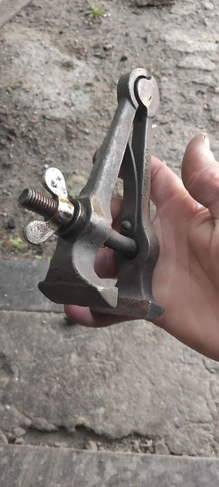 Продам Струбцину тиски СССР