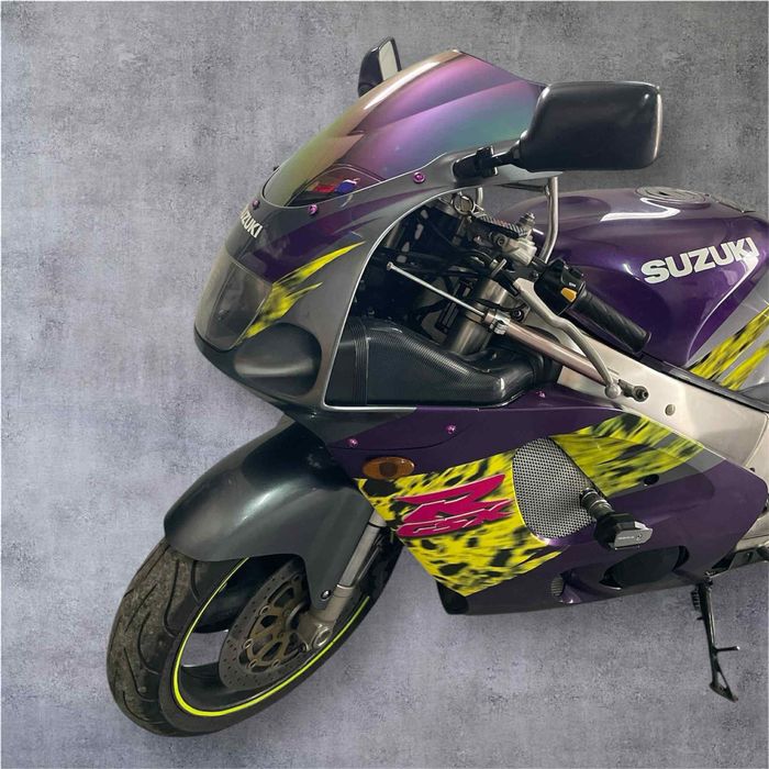 Vendo GSXR 750 impecável