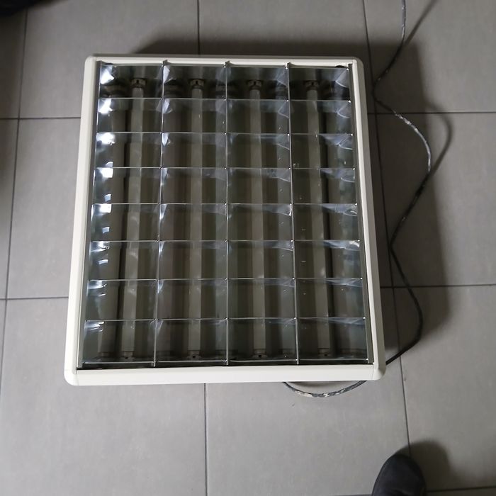 Lampa rastrowa sufitowa jarzeniowa