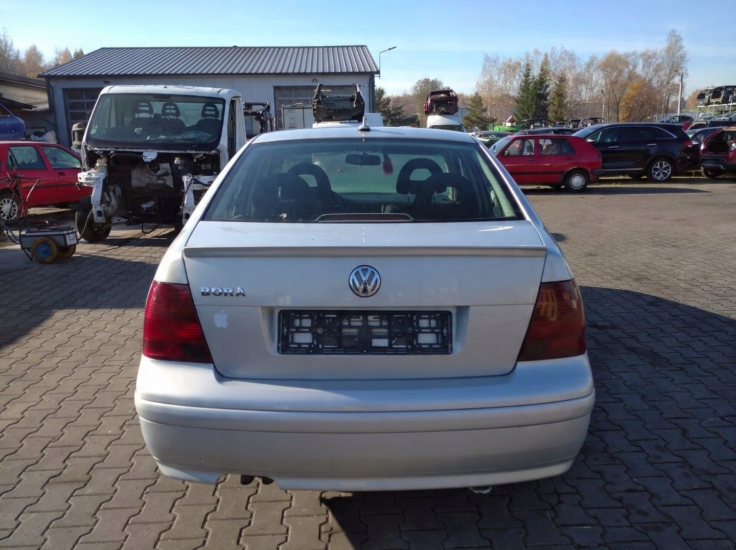 VOLKSWAGEN VW BORA SEDAN LAMPA PRAWA TYŁ TYLNA HELLA EUROPA