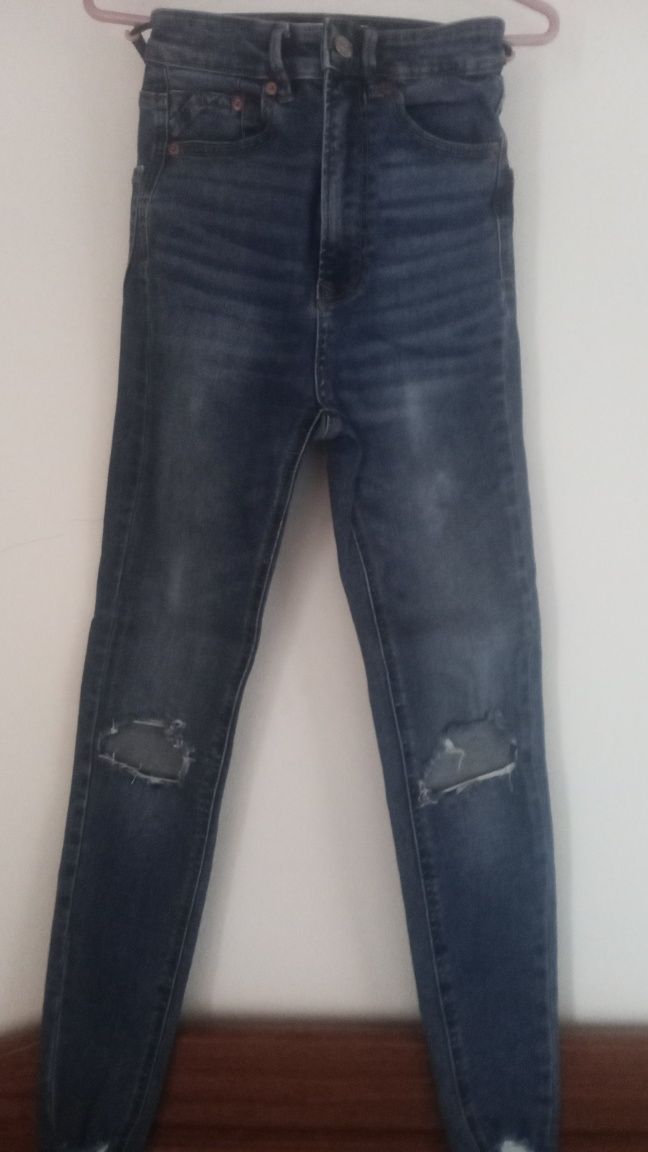 Jeans Calça super high waist skinny Stradivarius