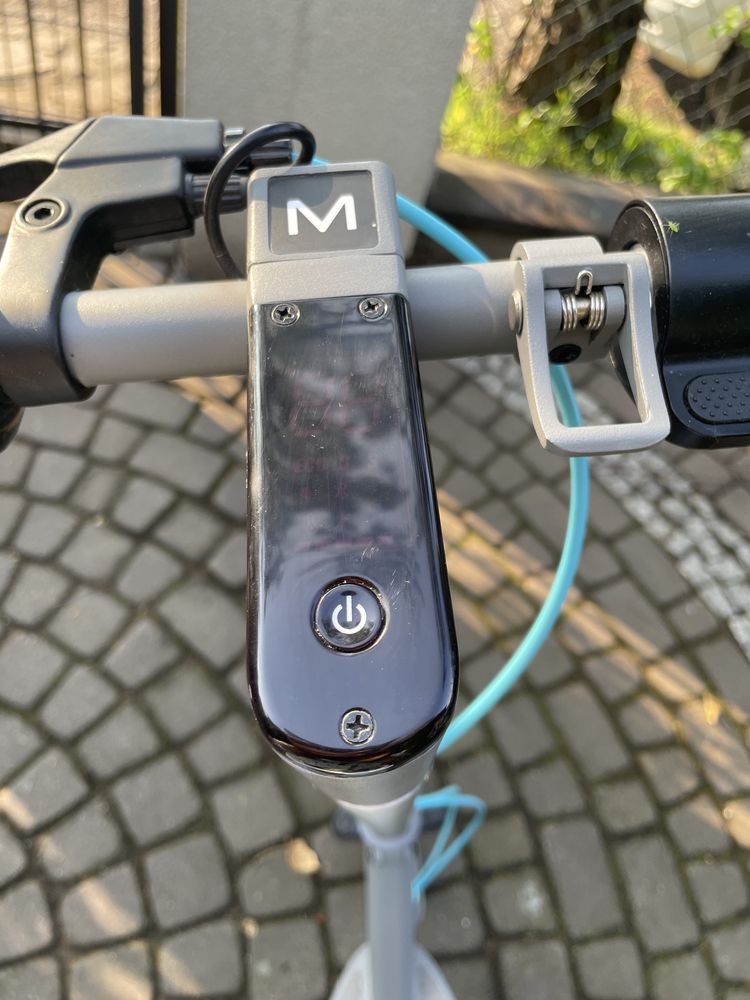 Hulajnoga elektryczna motus na gwarancji.