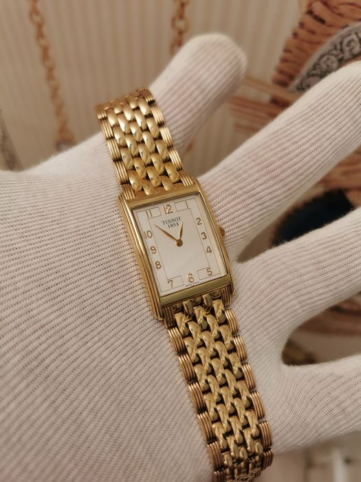 Новий золотий годинник Tissot