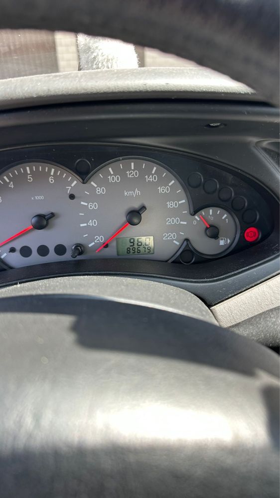 Ford Focus 1.4 Gasolina 5 portas – 2003 – 90.000 km