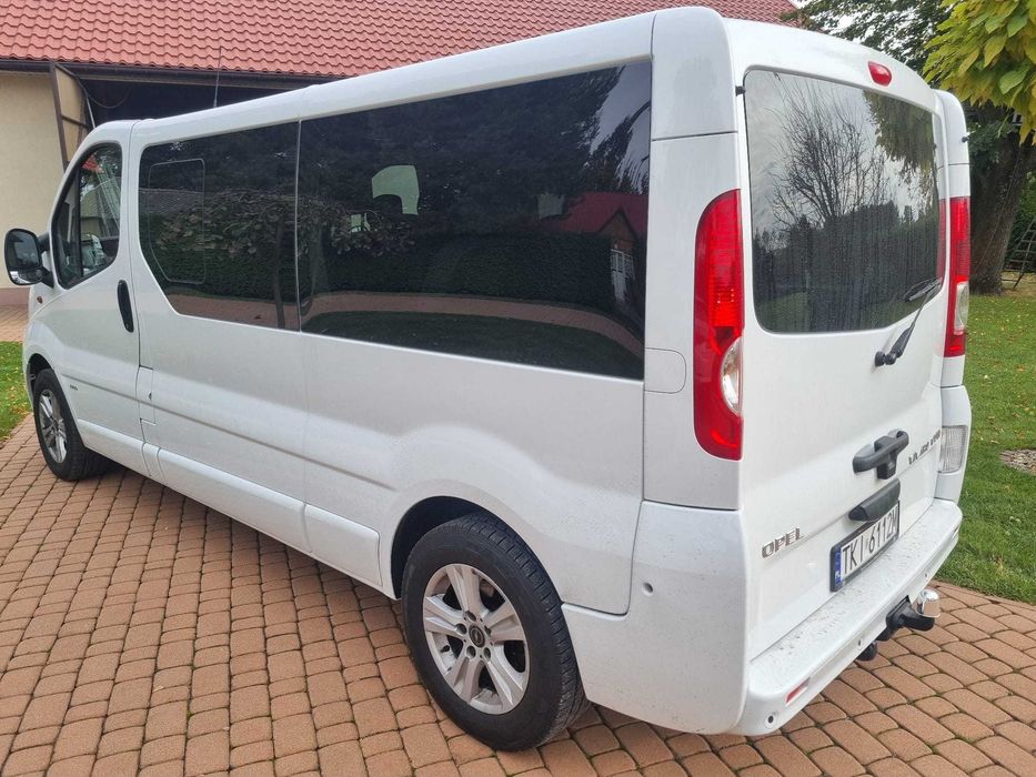 Wynajem busa 8 osobowego, Opel Vivaro long