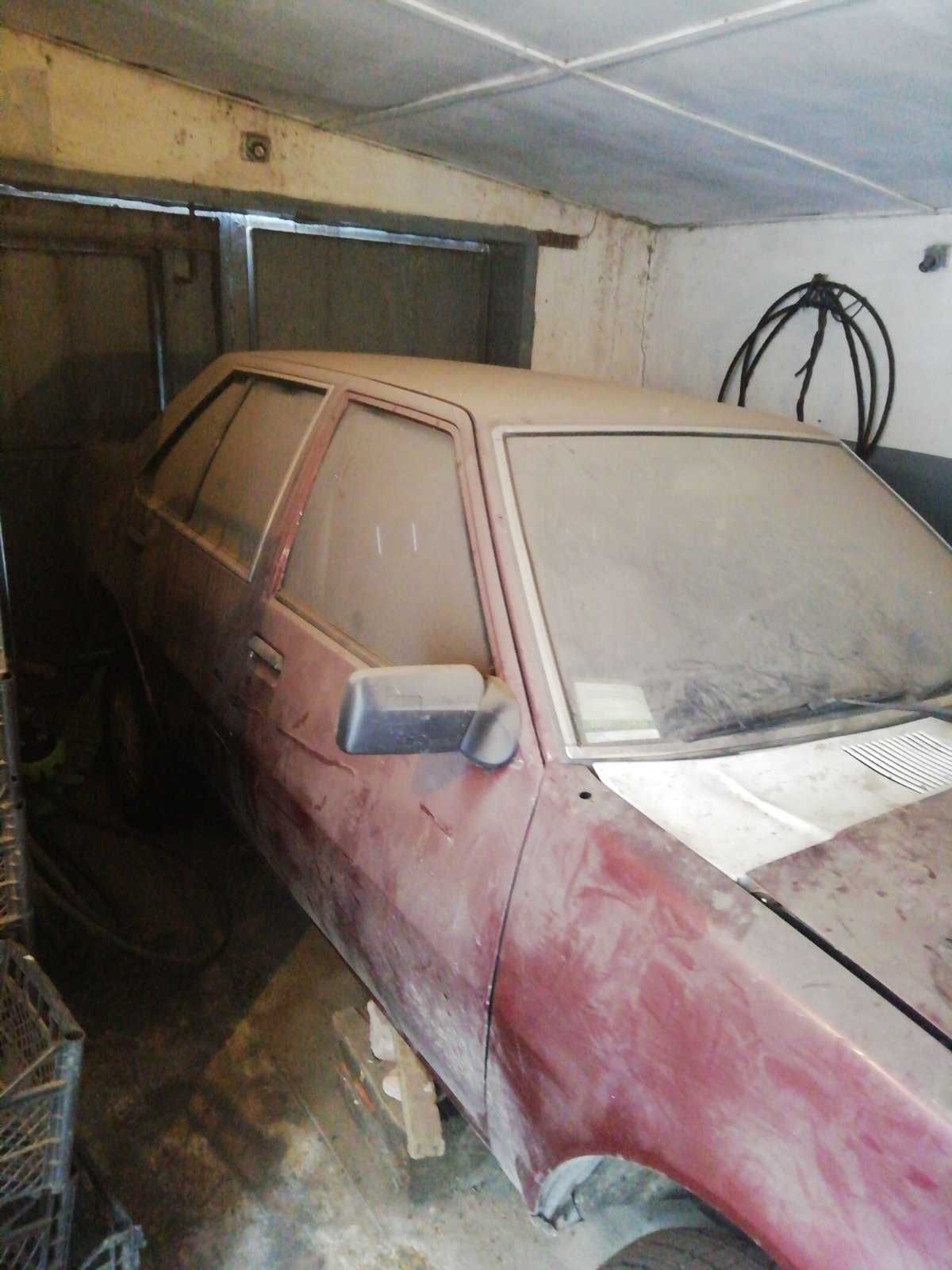 Автомобіль Mitsubishi  Lancer 1982 року випуску
