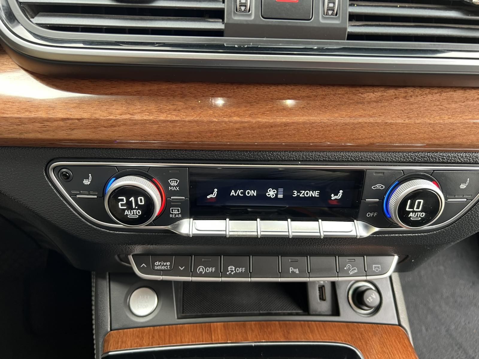 Audi Q5 Premium Plus 45 S-Line 2023 года