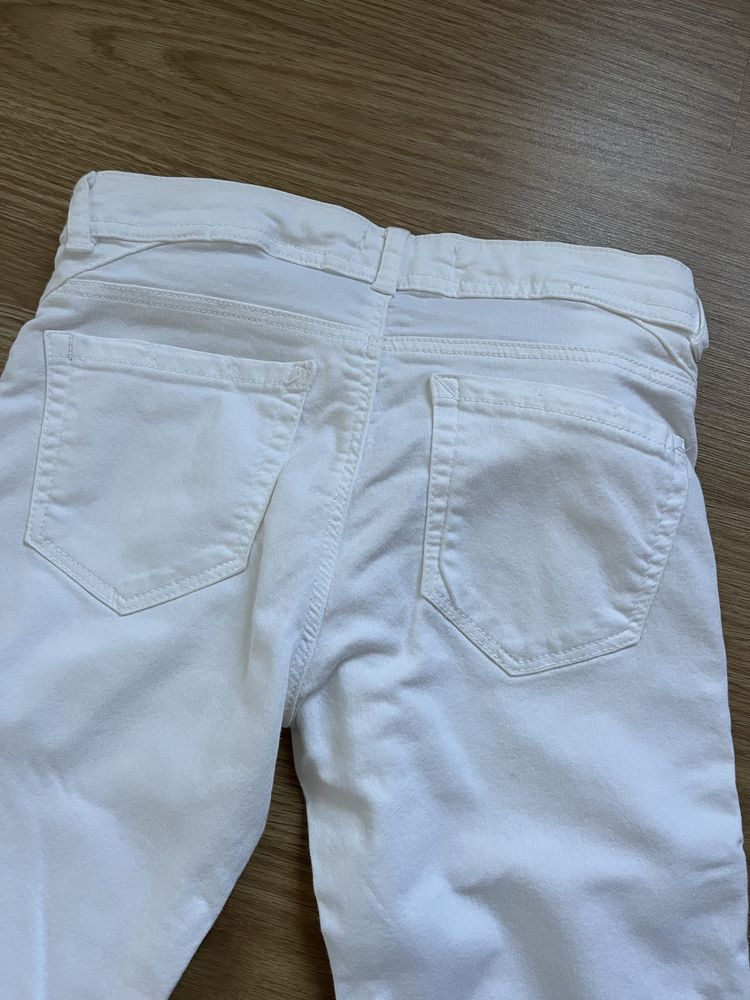 Calças de ganga branca da Bershka