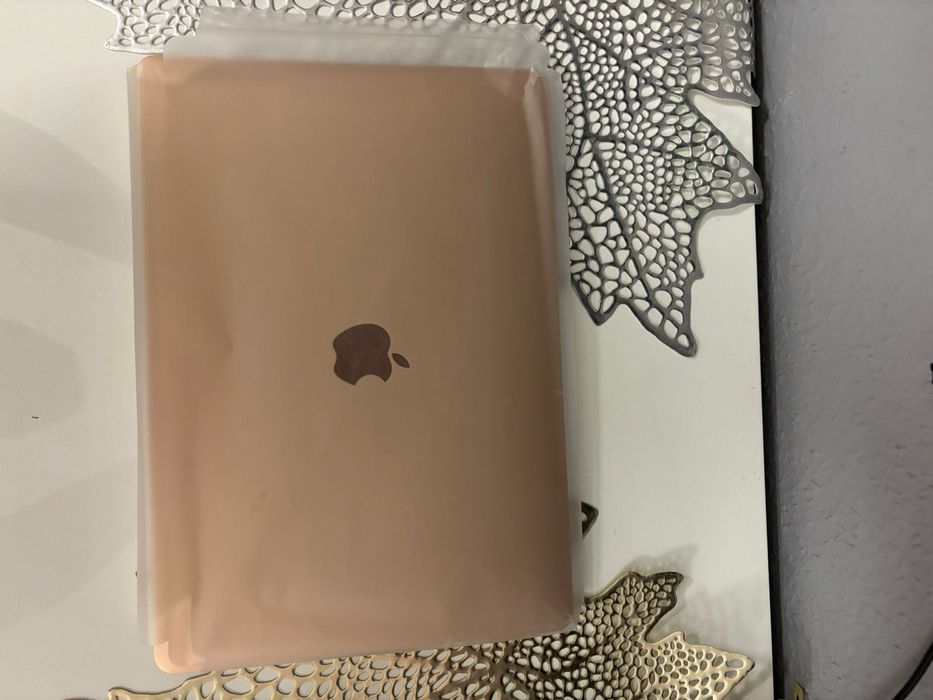 Apple MacBook Air 13” z M1 Chip – Gold – 2020
