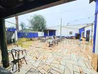 Alcantarilha. Restaurante típico, com clientes nacionais e internac...