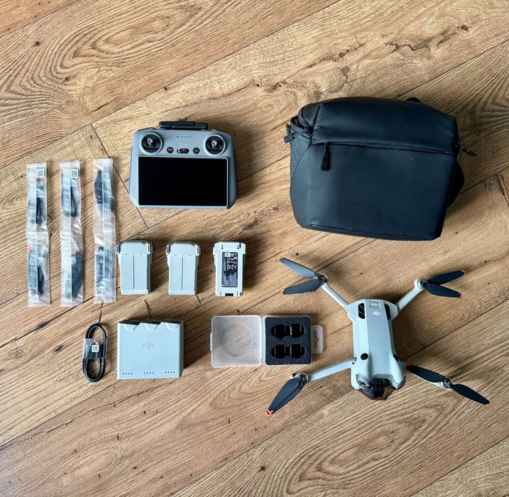 DJI MINI 4 PRO FLY MORE COMBO PLUS C1 (powiększone baterie) + DJI CARE