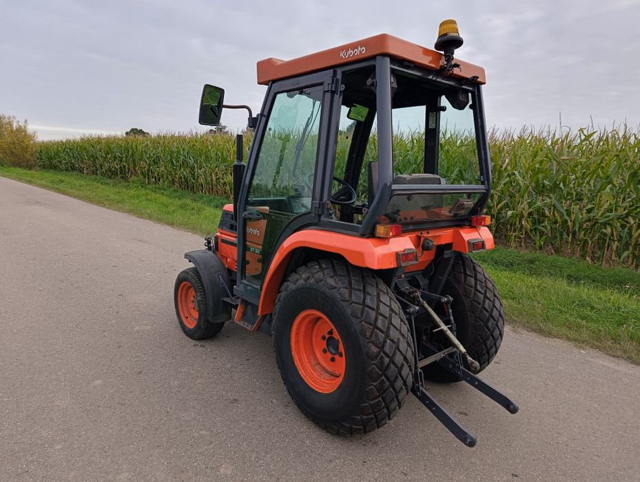 Kubota st-30 4x4 brutto 30 km mini traktorek komunalny ogrodniczy