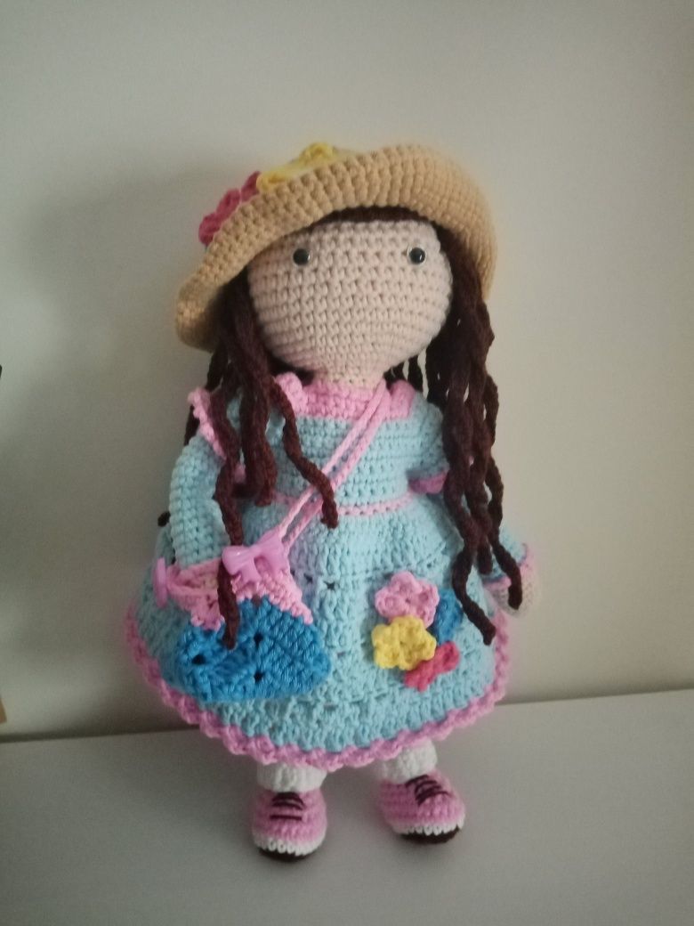 Bonecas feitas á mão com técnica AMIGURUMI