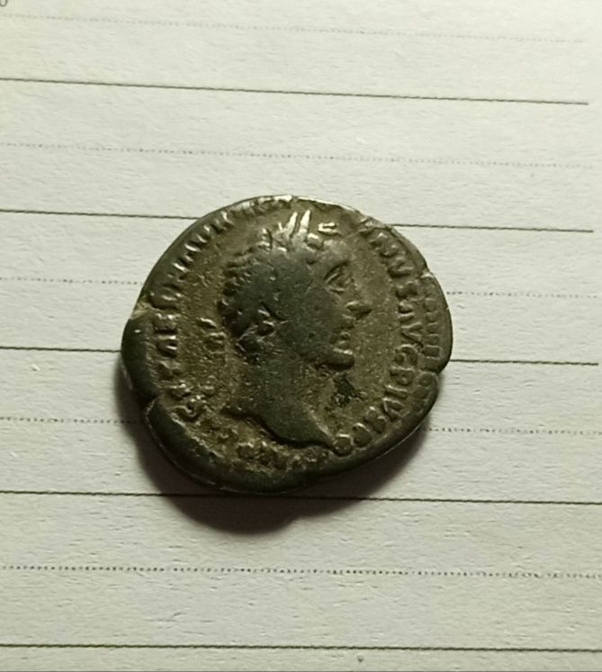 Римський денарий. Пий.  Римская монета.