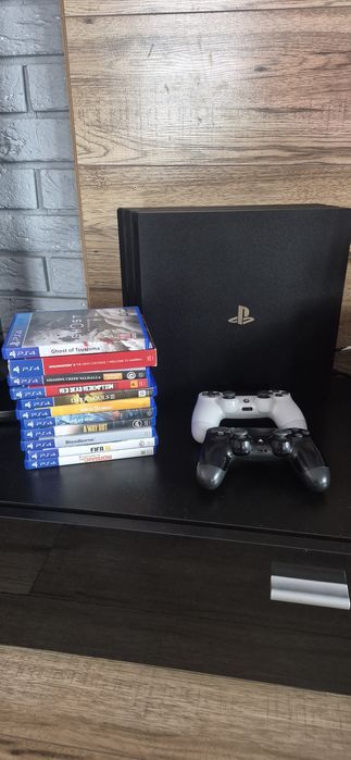 Ps4 PRO 2pady 11gier w pudełkach