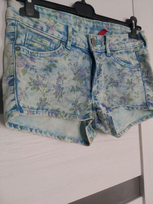Szorty jeansowe krótkie spodenki dżinsowe niebieskie kwiaty r. 36
