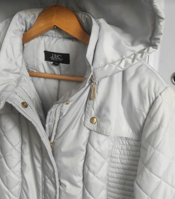 Pikowany płaszcz damski ocieplany