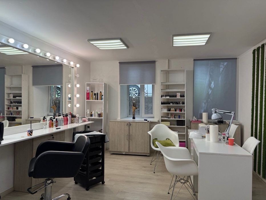 терміново ! Готовий салон краси , поруч із метро «Золоті Ворота» без %