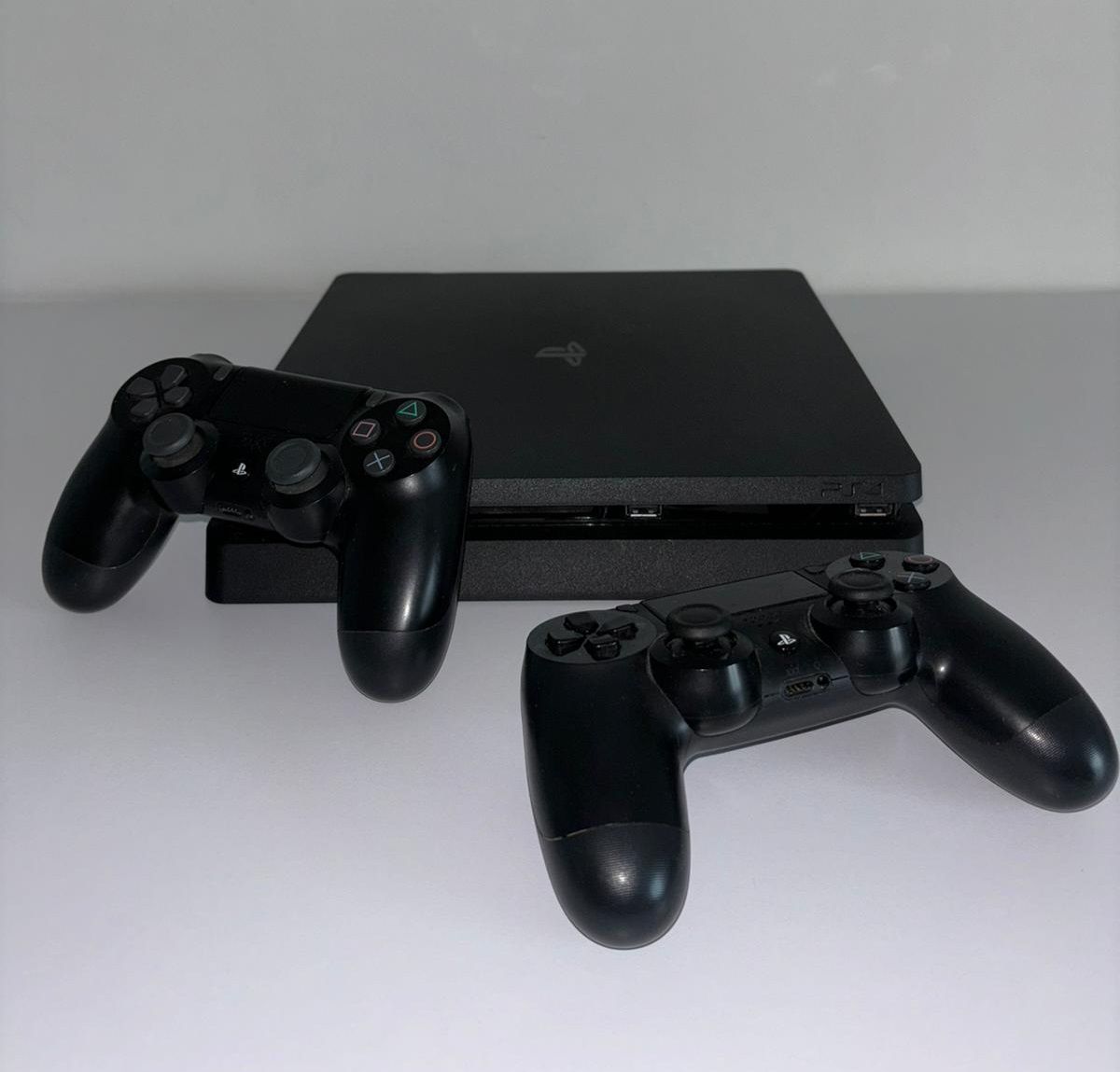 Konsola Sony PlayStation 4 Slim (PS4) 500GB