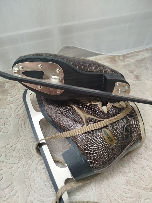 Фігурні ковзани , брендові, натуральна шкіра