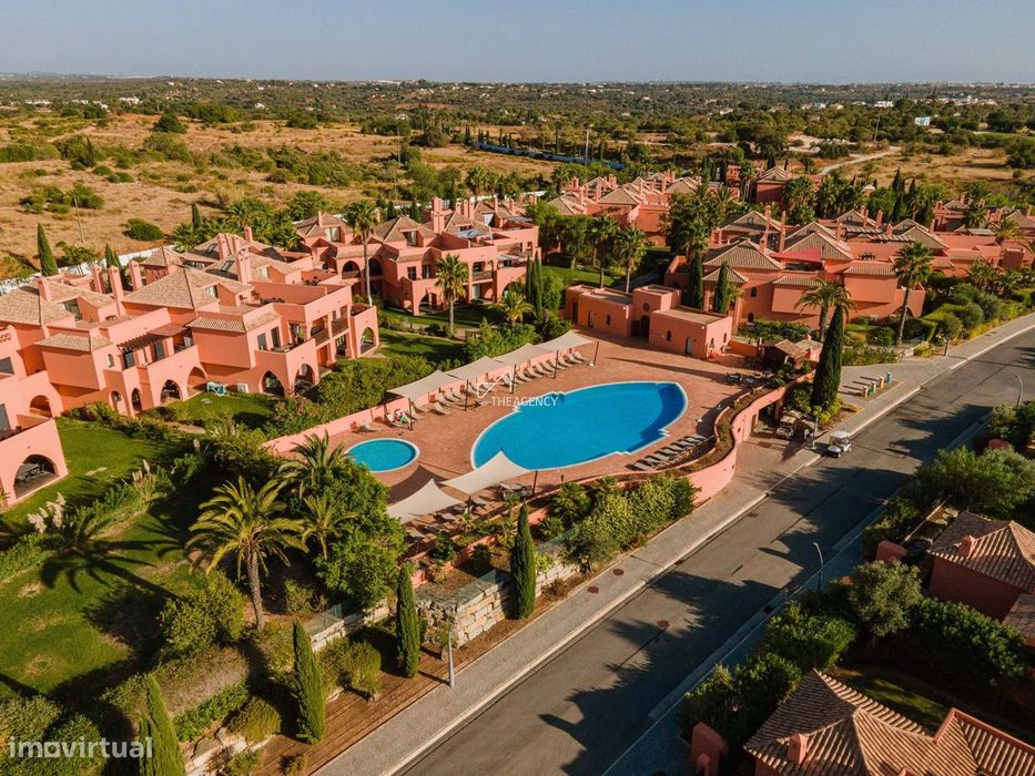 T2+1 Duplex de Luxo Frente ao Campo de Golfe no Amendoeira Golf Resort